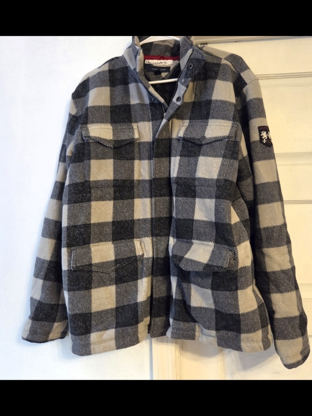 Men's Plaid Button-Up Jacket in Black & Cream